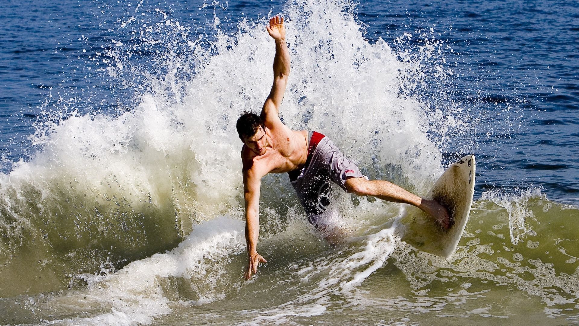 开云体育软件-不为人知的私人生活：车手的日常，车手的车